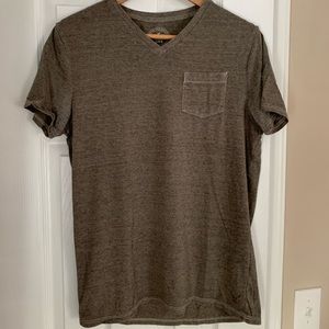 American Eagle V Neck Pocket Tee Size M